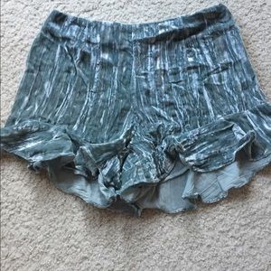 Kendall & Kylie flowy shorts